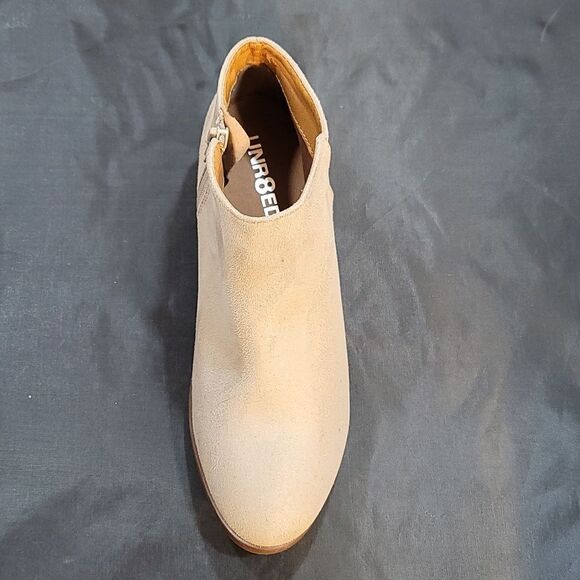 UNR8ED SIDE ZIPPER +ROUND TOE ANKLE BOOTIE - Picture 12 of 15